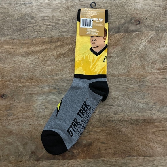 5/$20 NEW Adult Star Trek Captain Kirk Socks - Picture 2 of 3